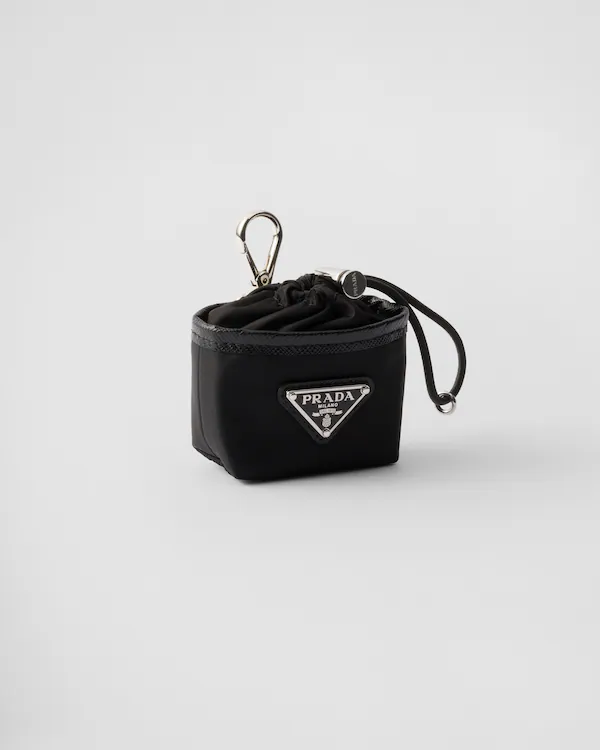 Re-Nylon Mini-Taschenanhänger mit Schlüsselanhänger
