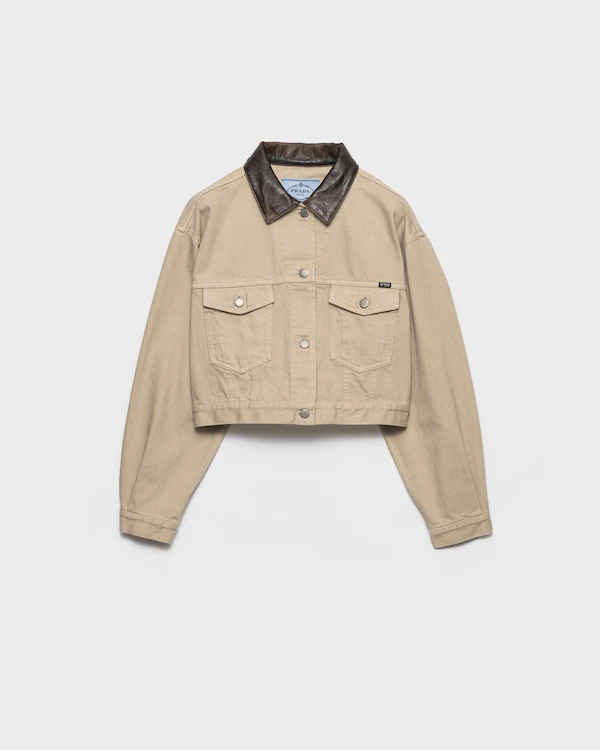 Kurze alte Denim-Jacke