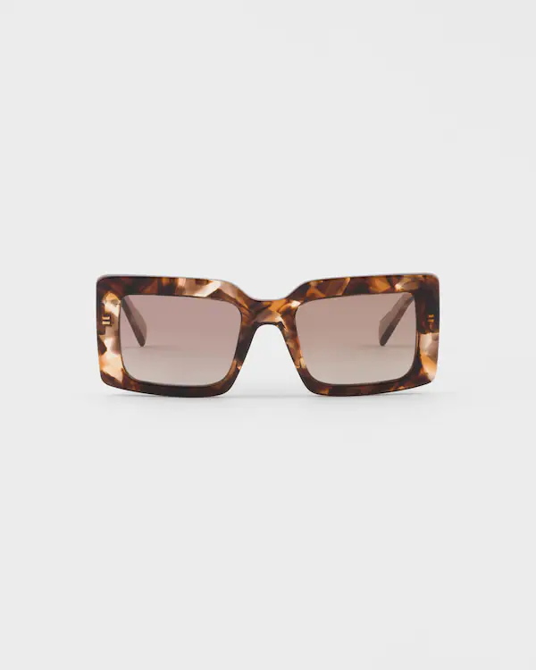 Sonnenbrille mit Prada-Logo