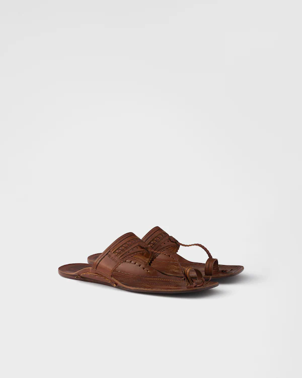 Prada Made in India x Inspiriert von Kolhapuri Chappal Leder-Sandalen