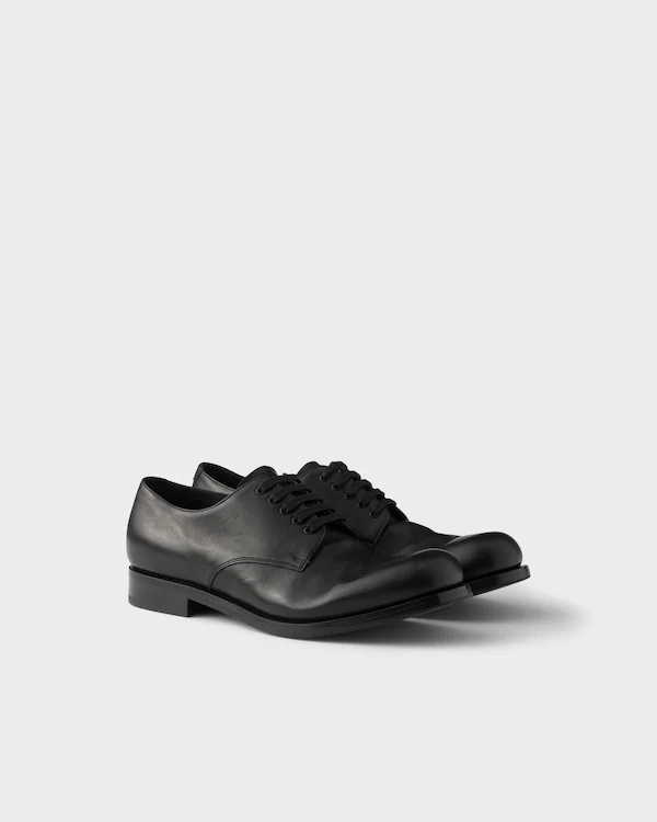 Antiquierte Lederschnürschuhe