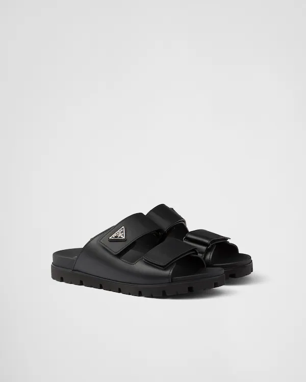 Lederarmband-Sandalen