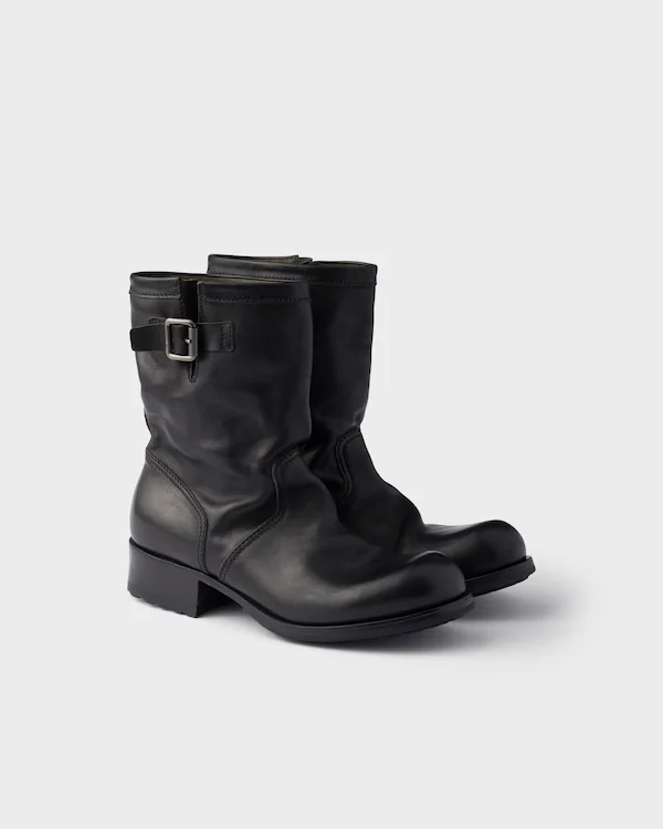 Leder-Stiefel bis zur Mitte des Unterschenkels