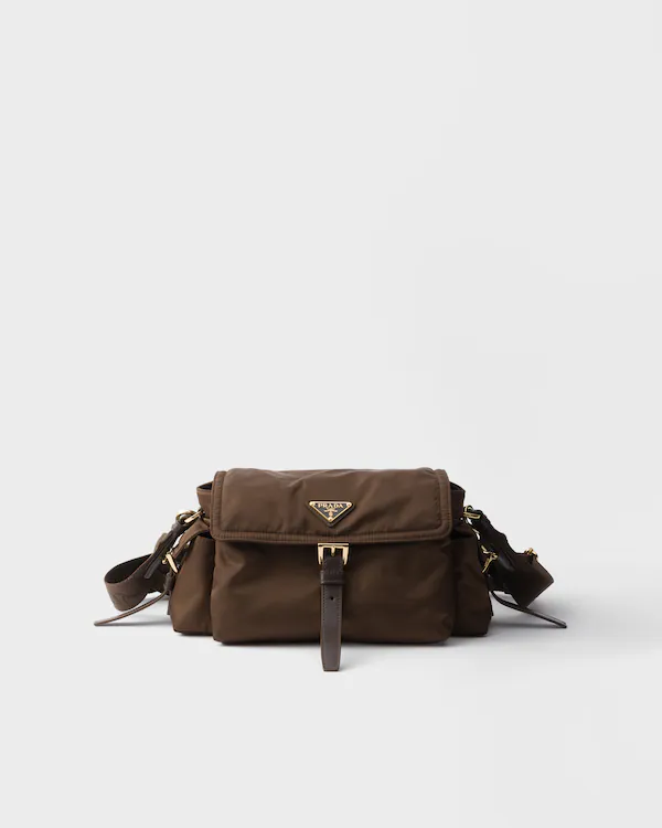 Prada Explore Schultertasche mittelgroß aus Re-Nylon mit Klappverschluss