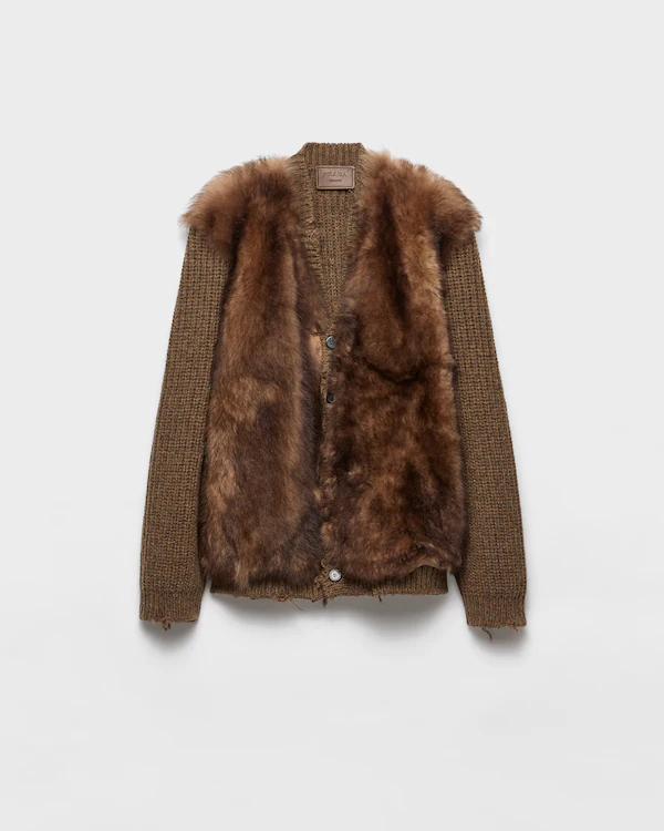 Woll- und Schaffell-Pullover