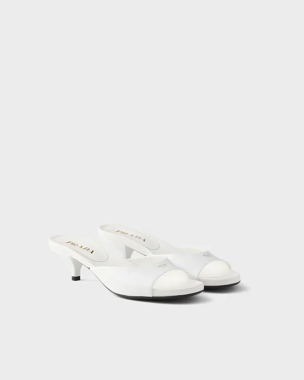 Patentleder-Kleiderabsatz-Sandalen