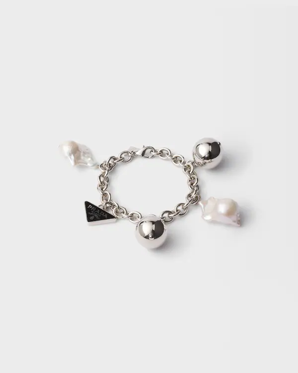 Metallarmband mit Perlen