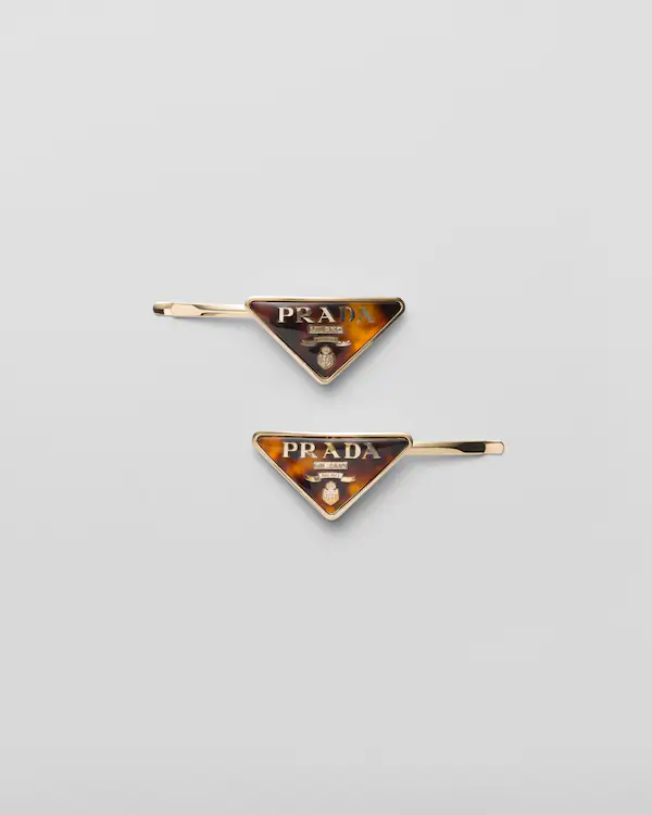 Plexiglas- und Metallspange