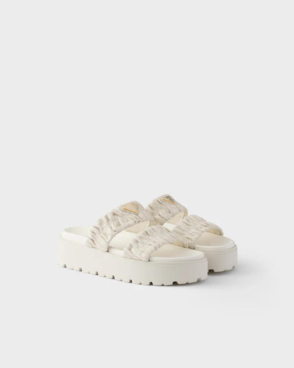 Matelassé-Nappaleder-Flatform-Slides