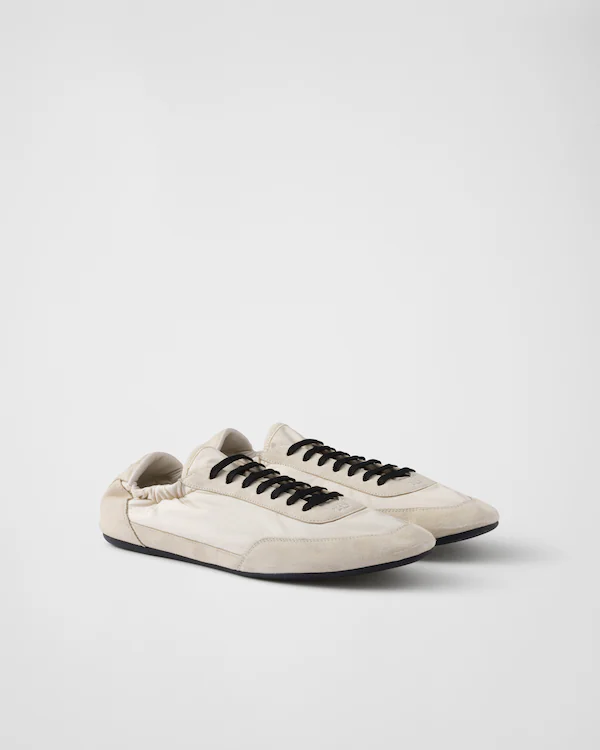 Klappbare Re-Nylon- und Wildledersneaker mit Elastikeinsätzen