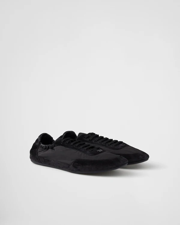 Klapp-Sneaker aus Re-Nylon und Wildleder