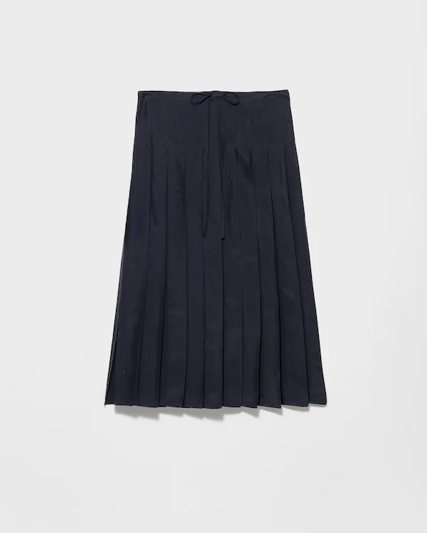Faltenrock aus Seide im Midi-Look